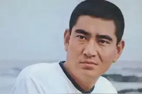 身高180厘米、高鼻梁的高仓健算不算顶级美男子？看照片就知道了图片