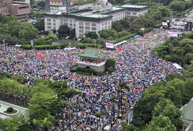 九三阅兵的“邀请函”，送到了岛上，台当局丑恶嘴脸彻底现行