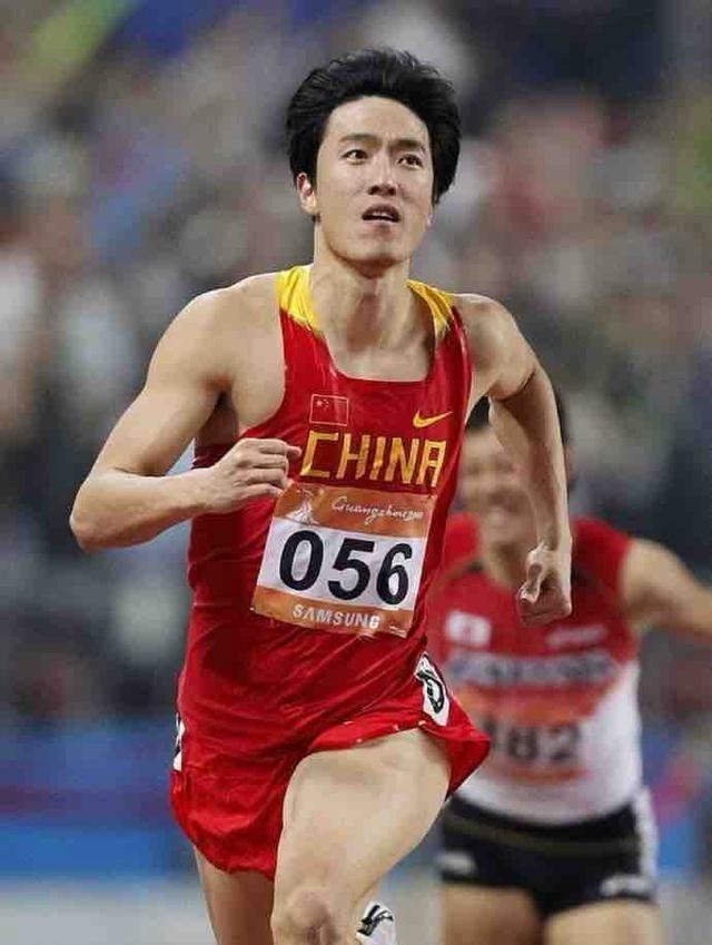 42岁刘翔近况曝光，长期在国外旅游，靠终身合同吸金	，远离喷子！