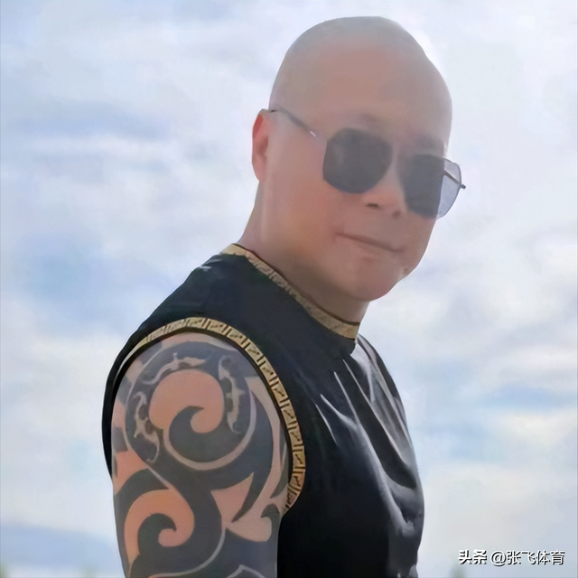 北京肖哥突发去世，年仅45岁，家里原石成堆开大奔	，十几套房出租