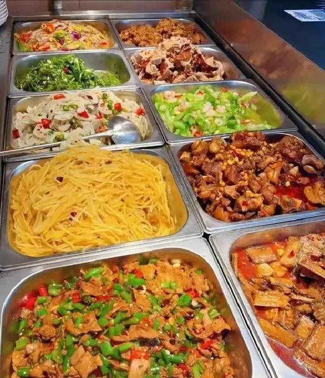 北京下了死命令：2027年底前	，所有中小学必须告别“校外配餐”