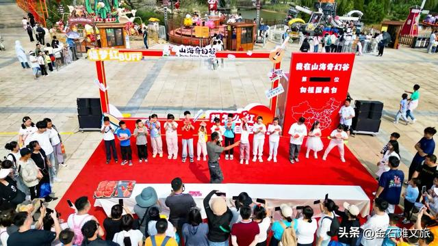 长假前两天，金石滩各景点活动多人气旺