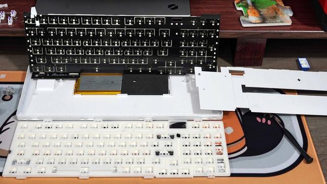 雷柏V700DIY-98拆解：7层消音+凯华定制快银轴，机械键盘卷疯了！
