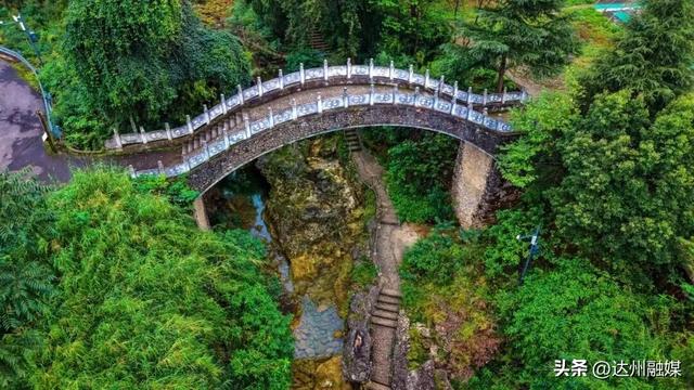 渠县賨人谷的秋天“水”醒啦，去解锁川东小九寨！