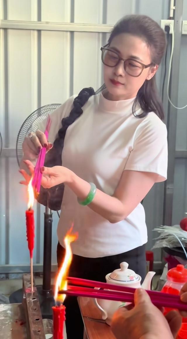 广州美女蒋文端：26岁离开TVB，已当了9年领导，56岁仍美貌出众