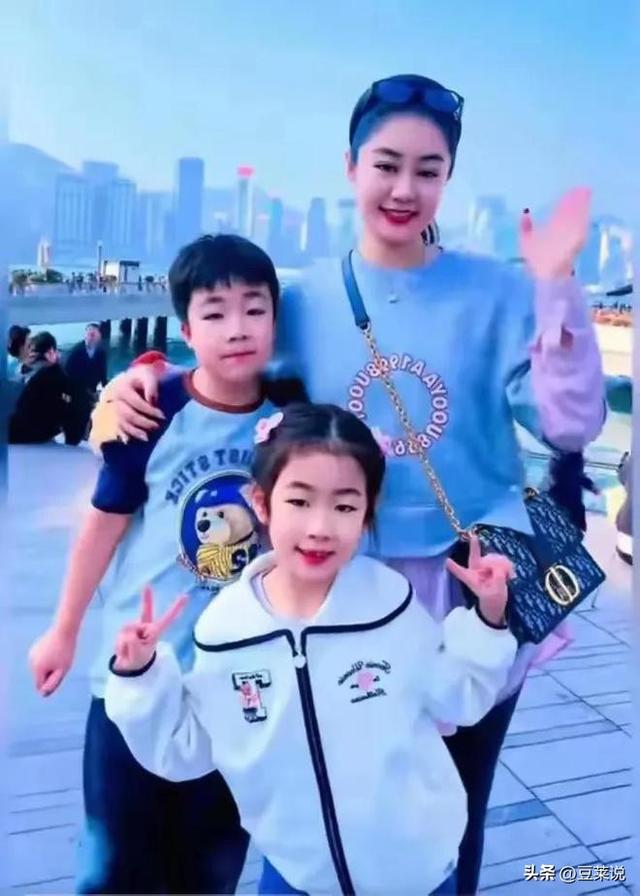 被赵本山养了11年，走红后嫁富豪却惨遭背叛，如今境遇令人意外