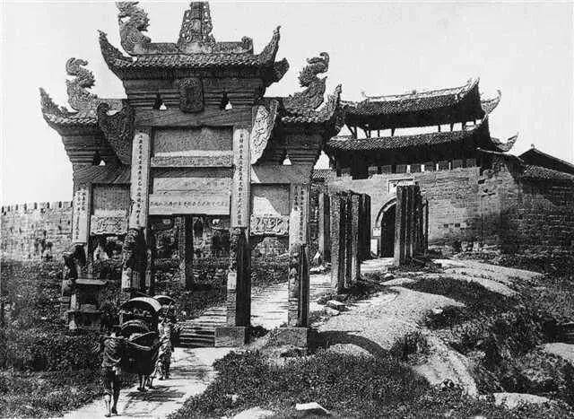 重庆闹市中竟隐藏庞大石碑林，数量众多历史悠久，却很少有人知道