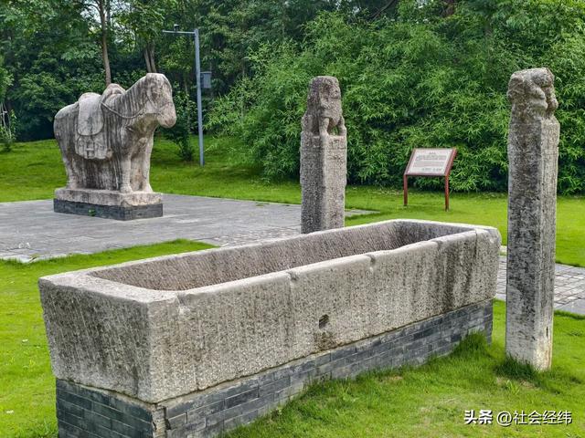 下马坊遗址公园：石坊凝史韵，一步叩明陵