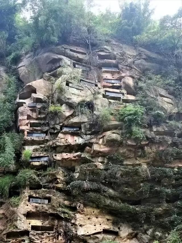 与西藏战友同游僰王山，探寻古僰人悬棺与飞雾洞