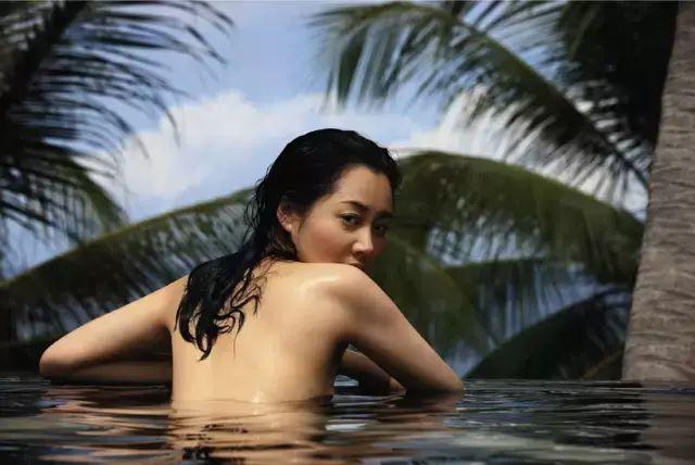 她一生 “风流成性、老少通吃”，撩汉无数，现如今56岁却依旧单身
