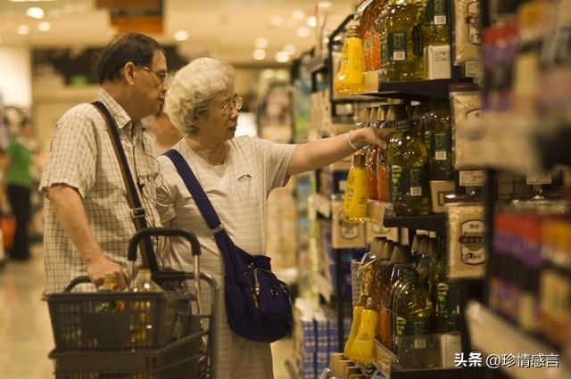 两性关系：60岁女人的大实话，男人过了65岁，只剩下一个“用处”
