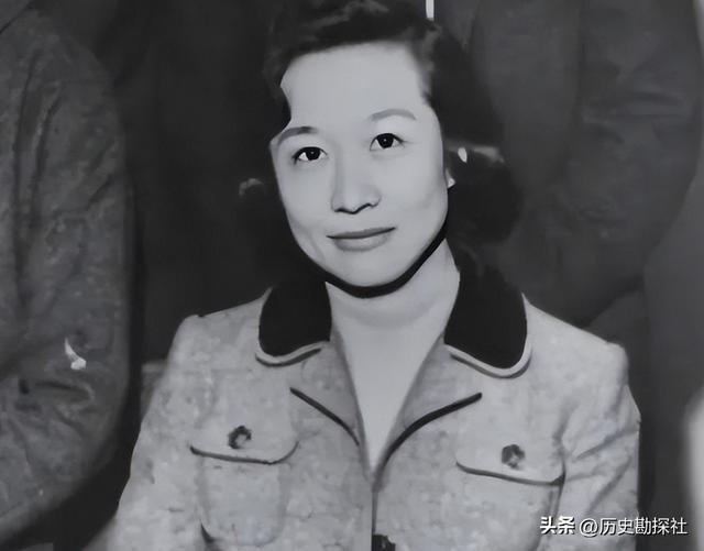杨振宁发妻杜致礼有多美？1949年在美国的留影，22岁的她气质不凡