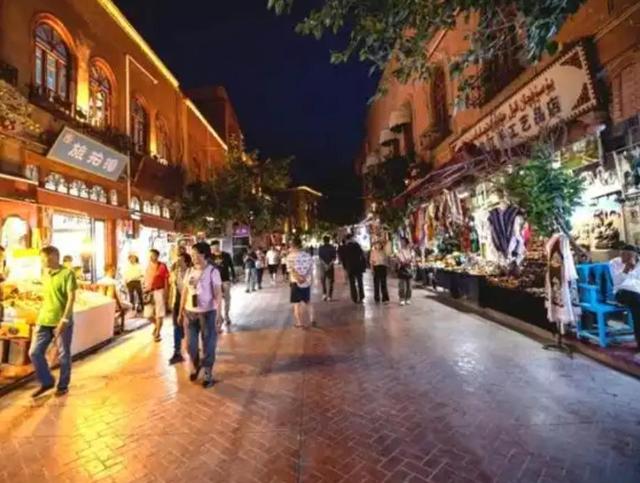 中国“起床最晚”城市，上午11点“天才亮”，大街上美女随处可见