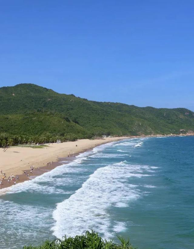 和老伴去了一趟陵水，不昧良心地说：陵水是我见过最自在海滨小城