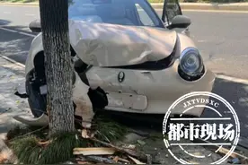 事故车进4S店后认定全损，不修了想要拿车遇难题，这些费用谁来出？图片