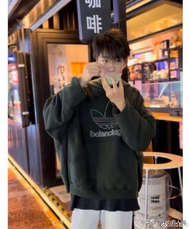 曝张亮儿子搞大女同学肚子，刚过18岁，3年前就有征兆，星途崩塌