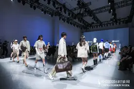 2025中国国际时装周（春季）开幕图片