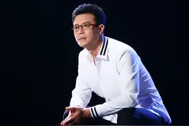 白燕升，结婚九个月妻子瘫痪不抛弃，45岁离开央视，50岁儿女双全图片