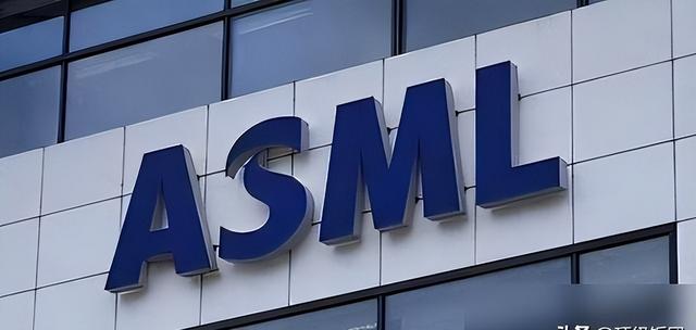 450台光刻机，2153亿元！ASML正式宣布，外媒：中国芯大势已去了