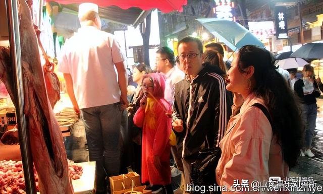 秋雨中的“西安回民街”街市（“陕西之旅”之六）