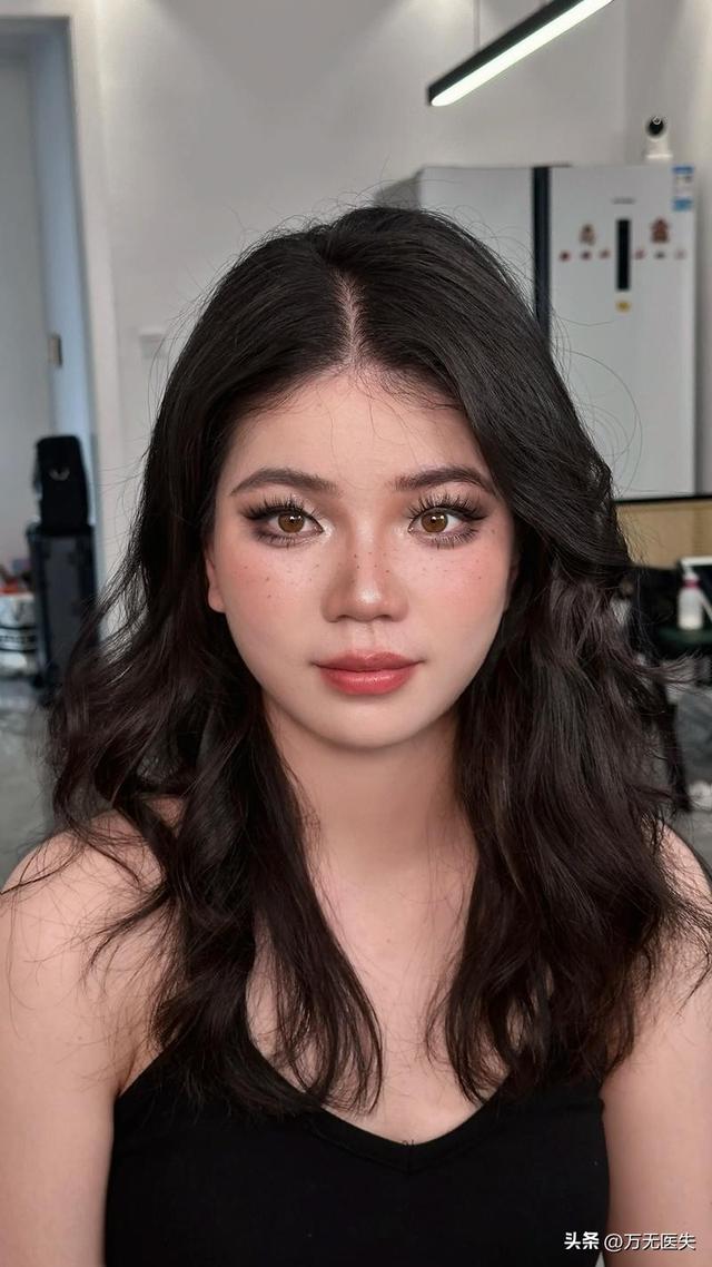 留学一年嘴都变大了	，女学生面相变化图走红，牢A果然权威