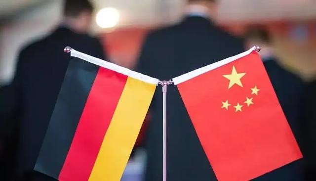 日本话音刚落,又一国介入台海,专机已经离华,要逼中国做3件事