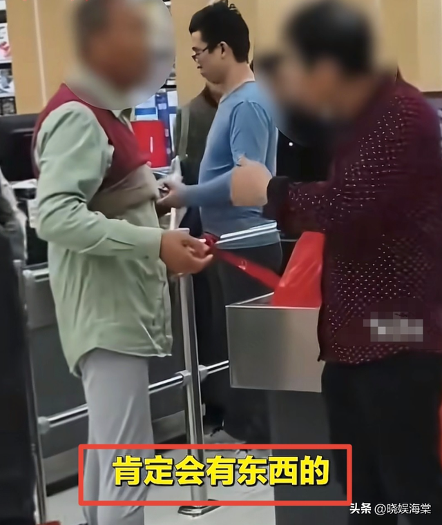 老人超市脱衣证清白后续：警方通报双方和解，超市老板身份被扒