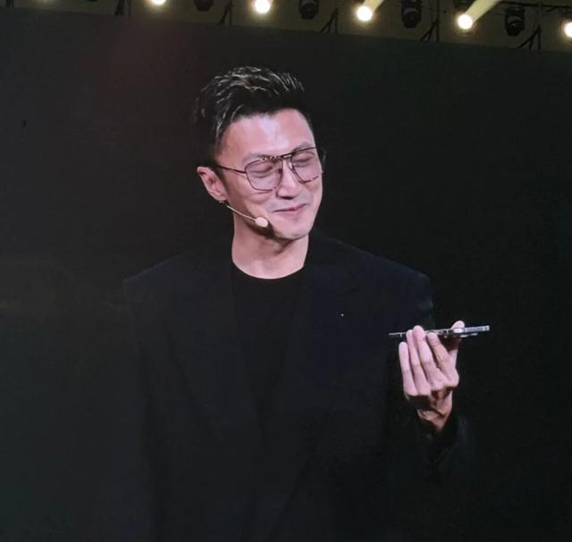 库克人在北京，安卓AiPhone 4499元贴脸开卖！