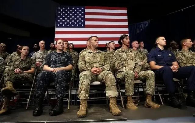 开战倒计时！中国周边集结	，8架加油机连夜升空，重演B-2轰炸伊朗