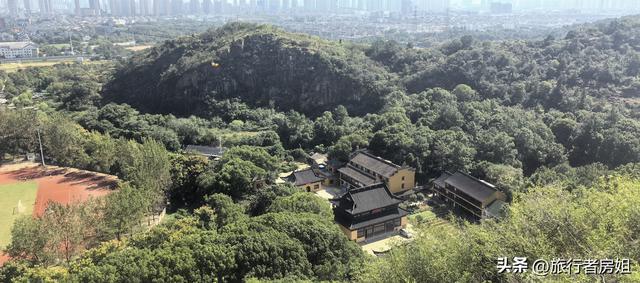 苏州大焦山不高的山峰却走出惊险之感，拍出了大片之作