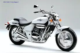 车型历史图库：Honda VT250C V-Twin Magna图片