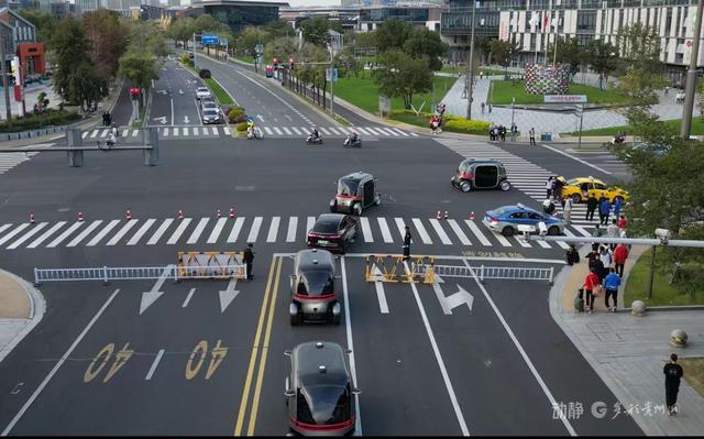 “贵阳造”无人驾驶车亮相2025世界物博会