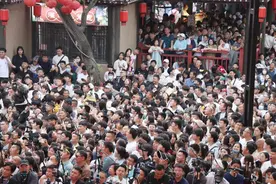 开封“王婆”归来仍是顶流，女嘉宾疑有剧本被观众“轰下台”图片