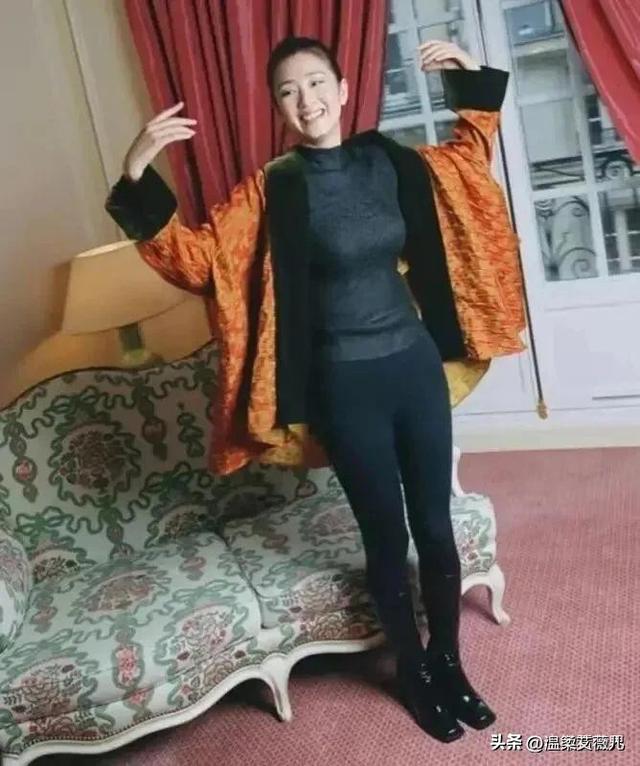 有种“原始美	”叫巩俐的身材！明明一丝不露	，却看得人脸红心跳