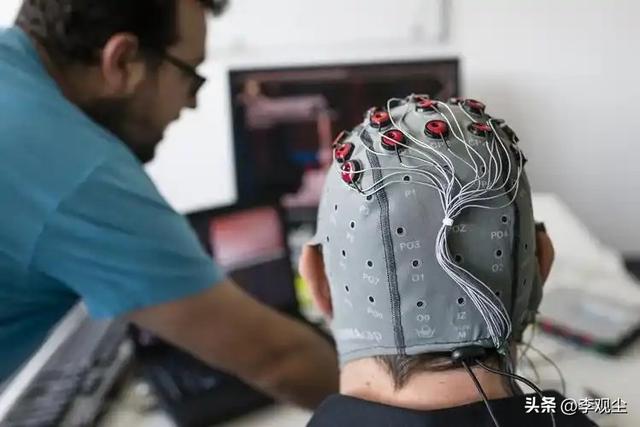 马斯克称5年后手机彻底消失，大量职业被AI代替，仅两类工作能活