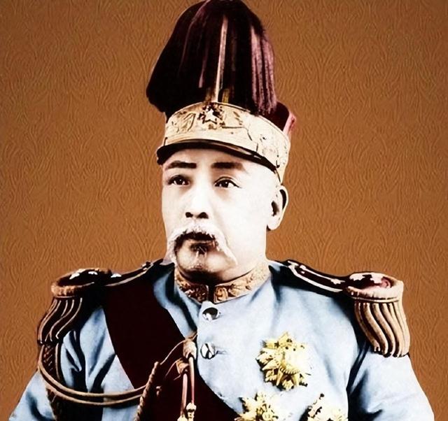 天安门城楼上，先后挂过12个人的画像，除了毛主席外，还有谁？