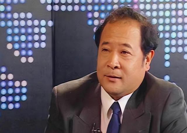 为何天安门不悬挂毛主席的照片，反倒要挂主席的画像？