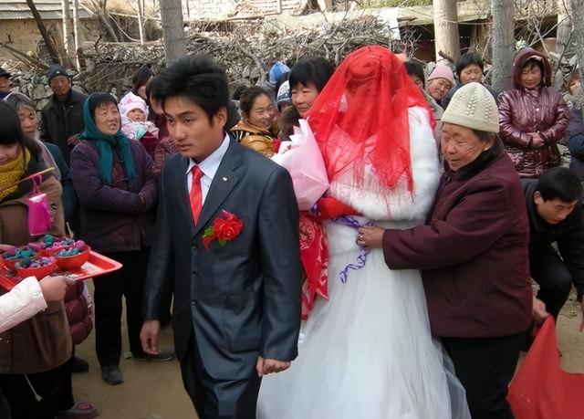 “妻荒难娶”已不重要，农村又出现更棘手的4大怪象，你村有几个