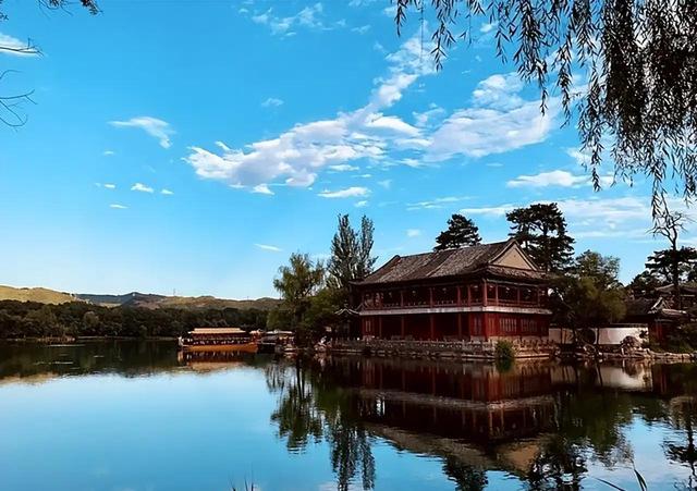 东莞一声“立大功”	，承德避暑山庄的石头，真能改写清史？