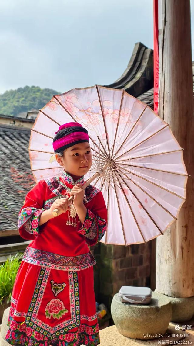彩色旅图|光影里的霞浦:馒头山、下尾岛,半月里的畲族小姑娘