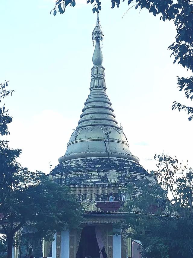 一寨两国异域风情