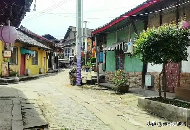 成都龙泉山下，最低调的古场镇，停留在80年前，公交车1元直达！