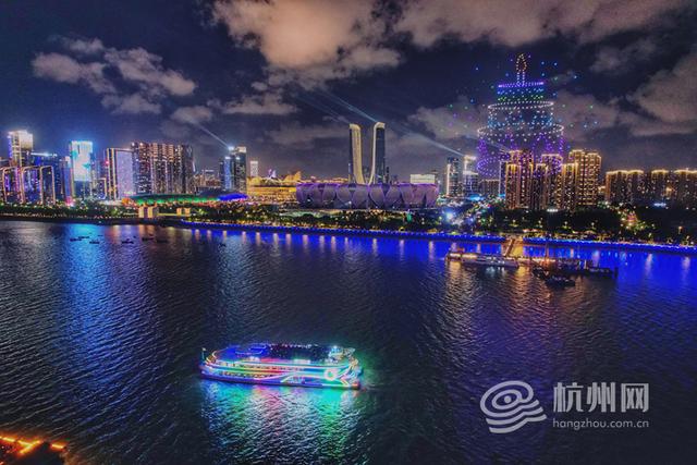 台风来临前的浪漫邂逅 昨夜杭州天空呈现“虹韵紫”（组图）