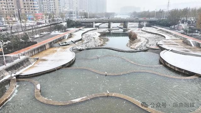 垣曲县迎来2025年入冬首场降雪 山城雪景成为“冬日限定”