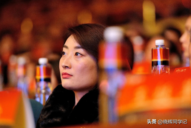 官媒发文！宗馥莉再破天花板	，让亲叔宗泽后和整个商界沉默了