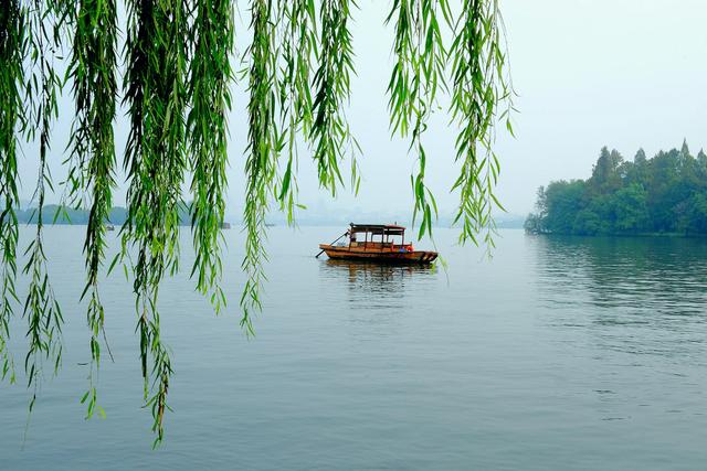 西湖:一砚秋水写晨光