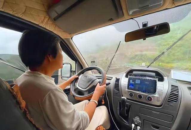 71 岁上海老太 “叛逆” 卖房自驾 9 年不归，不给亲人留一分钱引热议