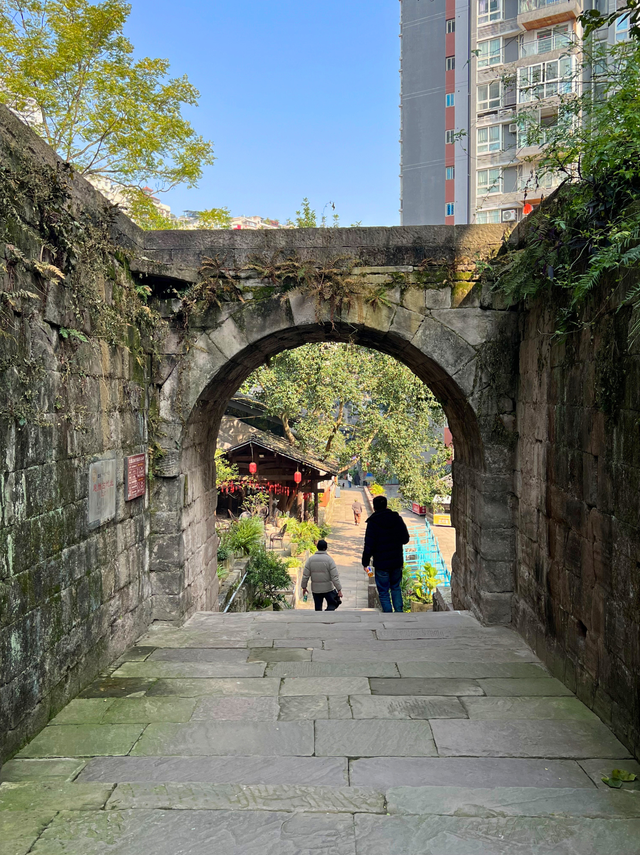 忠县这个「活着的老城」，烟火气封神了！