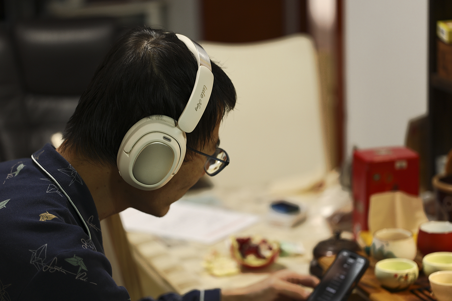 沉浸式体验,游戏就用头戴式灵野G6耳机