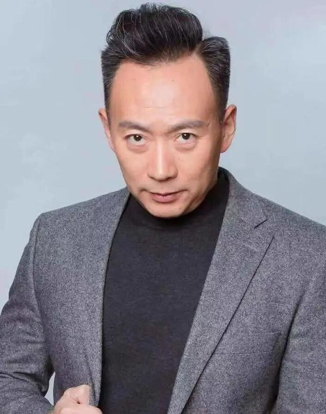 王小骞分享矮小症女儿近况，11岁早早经过2年治疗，身高已长到150